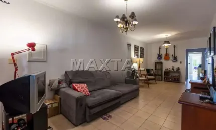 Casa à venda de 142m², com 3 quartos sendo 1 suíte e 2 vagas, na Lapa.
