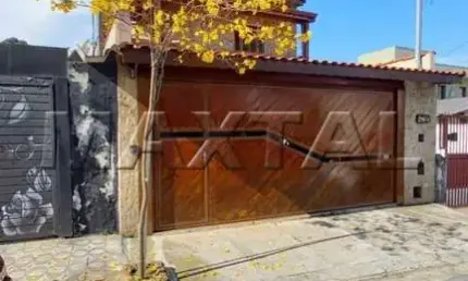 Sobrado à venda de 220m², com 3 suítes, 5 banheiros e garagem para 3 carros, no Parque Mandaqui.