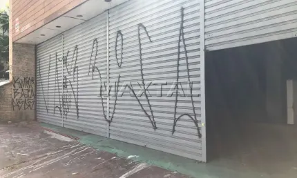Loja  Comercial com 439m², ao lado Metrô Santana. Sobrado com 3 vagas e 3 banheiros.