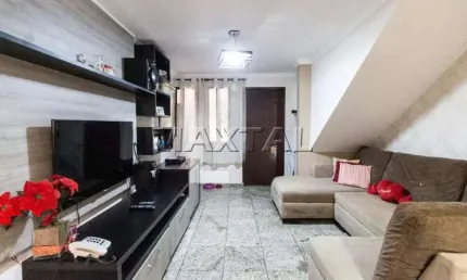 Casa assobradada com 126 m², 3 dormitórios com uma suíte, 3 banheiros, 1 vaga de garagem.