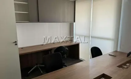 Sala comercial para venda e locação totalmente mobiliada, ar condicionado e com 1 vaga de garagem.