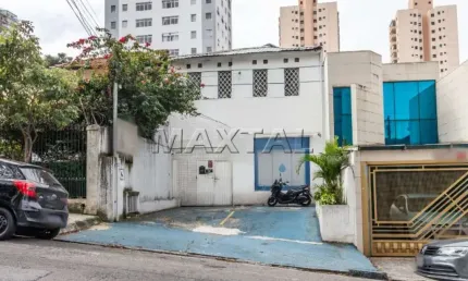 Casa comercial para locação, de 100m², com 2 banheiros e 1 vaga, em santana.