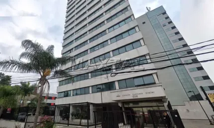 Sala comercial  á venda de 46m², mobiliada, com 2 banheiros e vaga de garagem.