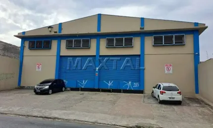 Galpão com 1227 m2 de área útil com diversas salas e banheiros, e 8 vagas, na casa verde alta.