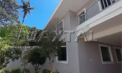 Sobrado de 224m², com 4 quartos sendo 3 suítes e 4 vagas, na vila albertina.