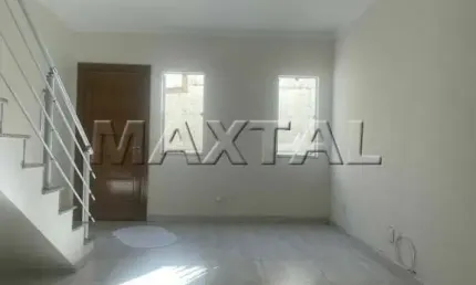 Sobrado em condomínio fechado no mandaqui com 2 suítes, sala, cozinha, banheiro, área e vaga.