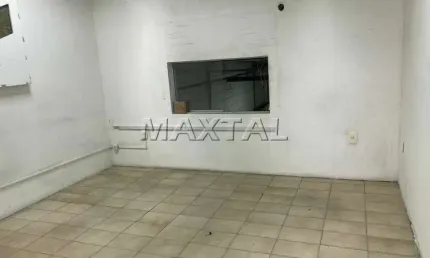 Galpão para locação com 204m², escritórios e pé direito alto, na casa verde