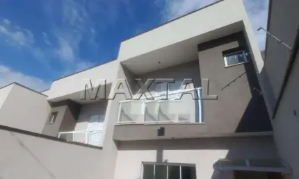 Sobrado novo à venda com 03 quartos, 03 banheiros e 02 vagas, na vila romero.