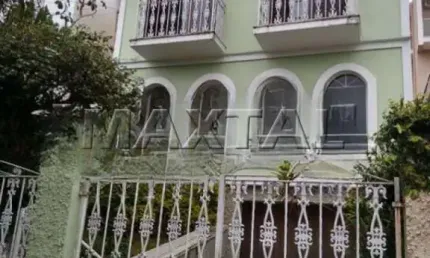 Sobrado com com 3 dormitórios, 1 suíte, 4 banheiros  e 1 vaga - água fria