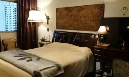 Apartamento de 150 m² com sacada de 4 dormitórios, sendo 1 suíte, e 2 vagas, no morumbi.