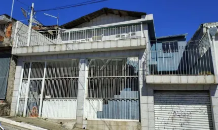 Sobrado com  2 dormitórios, sala, cozinha, terraço, copa e área de serviço