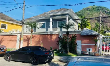 Casa em condomínio fechado com 4 quartos à venda na Rua João Marques Cadengo, Vargem Pequena, Rio de Janeiro, 289 m2 por R$ 950.000