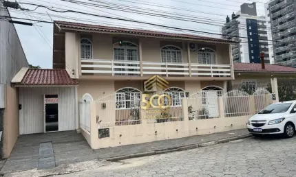 Casa com 4 dormitórios à venda, 233 m² por R$ 990.000,00 - Roçado - São José/SC