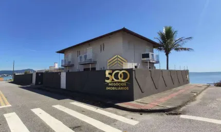 Casa Residencial/Comercial á Venda, de Frente para o Mar, 350 m² Privativos, terreno com 522 m² no Balneário do Estreito - Florianópolis - SC