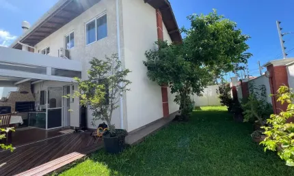 Apartamento 02 dormitórios com amplo quintal, IPIRANGA São José SC