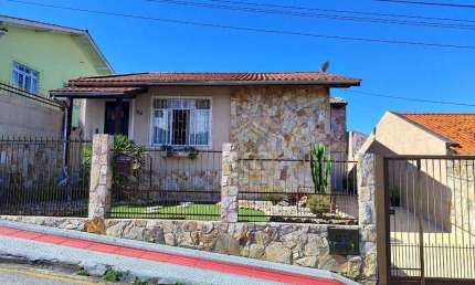 Casa Familiar e de Material, Financiável, 5 Dormitorios (1 é suite) com Piscina no Bairro Bela Vista/Sao Jose - SC!!!