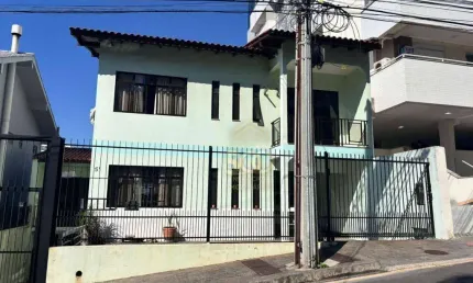 Casa com 6 dormitórios à venda, 78 m² por R$ 1.390.000,00 - Barreiros - São José/SC