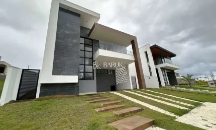 Casa em Condomínio de Alto Padrão em São Pedro, Juiz de Fora-MG: 3 Quartos, 3 Suítes, 4 Salas, 2 Vagas, 279m².