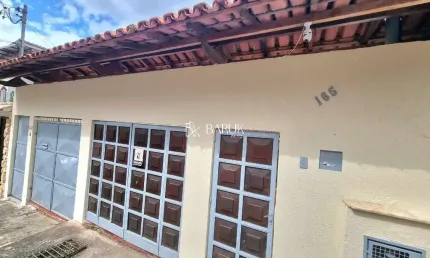 Democrata, casa triplex, 6 quartos, 5 vagas, área gourmet, vista livre para cidade, oportunidade. Venha conferir!!!