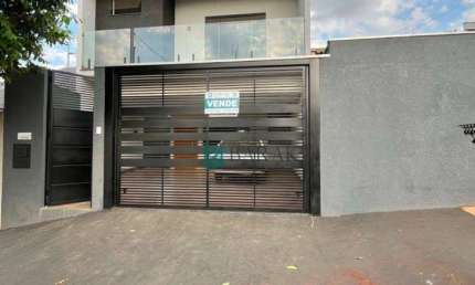 Sobrado com 3 dormitórios sendo 01 suíte, com suíte e piscina à venda, 164 m² por R$ 770.000 - Jardim Colina Verde - Maringá/PR