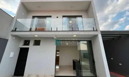 Sobrado com 3 dormitórios sendo 01 suíte, com suíte e piscina à venda, 164 m² por R$ 770.000 - Jardim Colina Verde - Maringá/PR