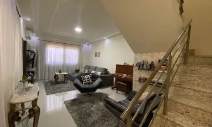 Sobrado excelente com 3 dormitórios sendo 01 suíte à venda, 175 m² por R$ 750.000 - Jardim Tóquio - Maringá/PR