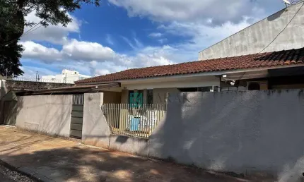 Casa com 4 quartos à venda na Praça Santo Antônio, Vila Santo Antônio, Maringá