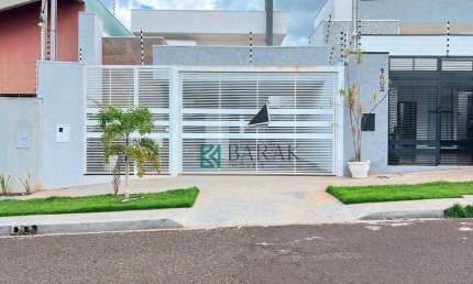 Casa com 1 suíte c/closet + 2 quartos à venda, 140 m² por R$ 800.000 - Bom Jardim - Maringá/PR