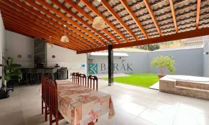 Casa com 1 suíte + 2 quartos à venda, 208 m² por R$ 785.000 - Vila Morangueira - Maringá/PR