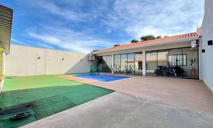 Sobrado com Edícula e área Comercial à venda, 392m² de construção por R$ 1.890.000 - Vila Vardelina - Maringá/PR