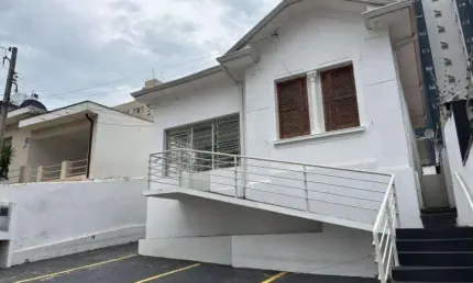 Casa comercial para alugar na Rua Barata Ribeiro, 434, Vila Itapura, Campinas, 139 m2 por R$ 5.000