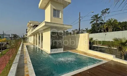 CASA à venda com piscina e 4 quartos em Peruíbe, no bairro Residencial Flora Rica