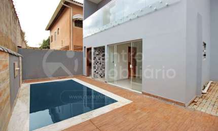 CASA à venda com piscina e 2 quartos em Peruíbe, no bairro Jardim Mar E Sol
