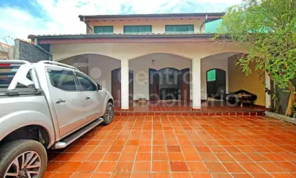CASA à venda com 6 quartos em Peruíbe, no bairro Centro