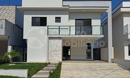 CASA à venda com piscina e 4 quartos em Peruíbe, no bairro Residencial Flora Rica