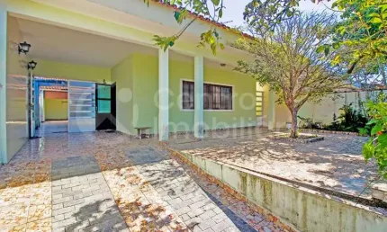 CASA à venda com 3 quartos em Peruíbe, no bairro Balneario Sao Joao Batista