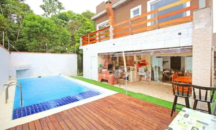 Casa à venda com piscina e 5 quartos em peruíbe, no bairro flora rica