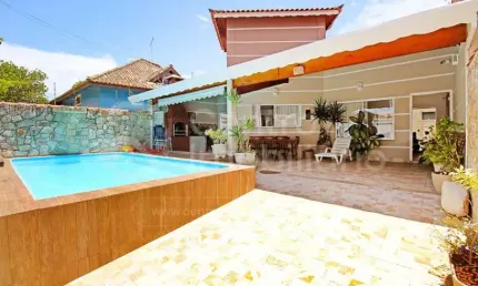 CASA à venda com piscina e 3 quartos em Peruíbe, no bairro Jardim Icaraiba