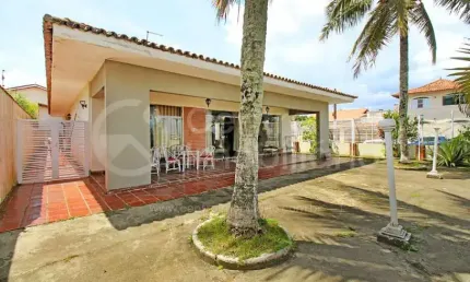 CASA à venda com 4 quartos em Peruíbe, no bairro Balneario Florida
