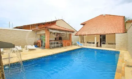 CASA à venda com piscina e 3 quartos em Peruíbe, no bairro Jardim Icaraiba