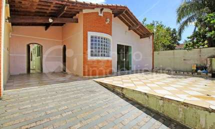 CASA à venda com 3 quartos em Peruíbe, no bairro Jardim Três Marias