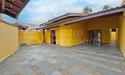 CASA à venda com 3 quartos em Peruíbe, no bairro Jardim Três Marias