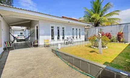 CASA à venda com 3 quartos em Peruíbe, no bairro Balneario Sao Joao Batista