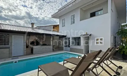 CASA à venda com 5 quartos em Peruíbe, no bairro Balneario Sambura