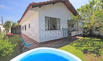CASA à venda com 4 quartos em Peruíbe, no bairro Belmira Novaes