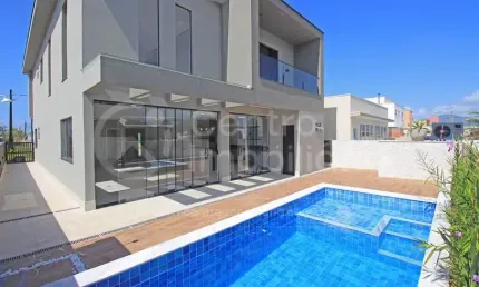 CASA à venda com piscina e 4 quartos em Peruíbe, no bairro Bougainvillee IV