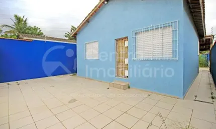CASA à venda com 2 quartos em Peruíbe, no bairro Jardim Somar
