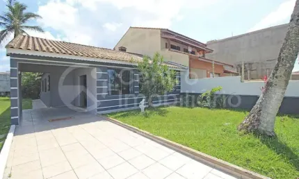 CASA à venda com 4 quartos em Peruíbe, no bairro Centro