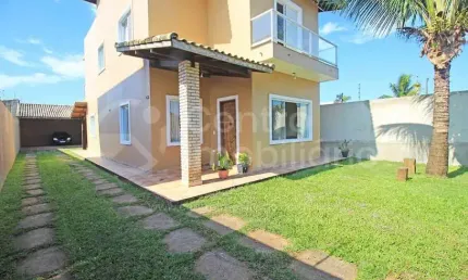 CASA à venda com 3 quartos em Peruíbe, no bairro Maria H Novaes