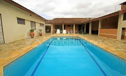 CASA à venda com piscina e 5 quartos em Peruíbe, no bairro Balneario Sambura